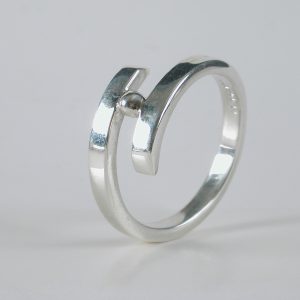R437 - silver ring <br>dimension: 3 x 3mm<br>sizes: F-Z<br>price: £28-£56