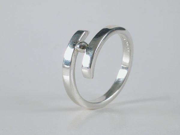 R437 - silver ring <br>dimension: 3 x 3mm<br>sizes: F-Z<br>price: £28-£56