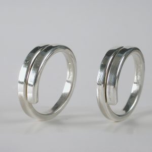 R579 - silver ring <br>sizes: F-Z <br>prices: £28-£56
