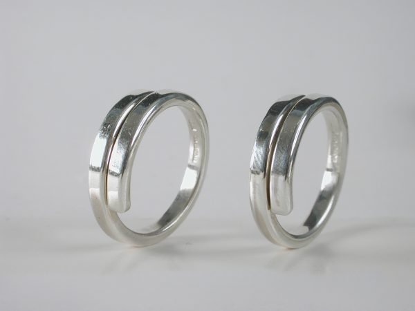 R579 - silver ring <br>sizes: F-Z <br>prices: £28-£56