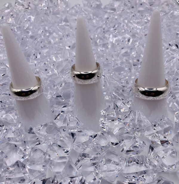 R288C - Wide Classic "D" Rings<br>sizes: J to Z+6<br>dimensions: 8 x 2.5mm<br>ave weight: 10.5gms<br>rrp: £56 - £76