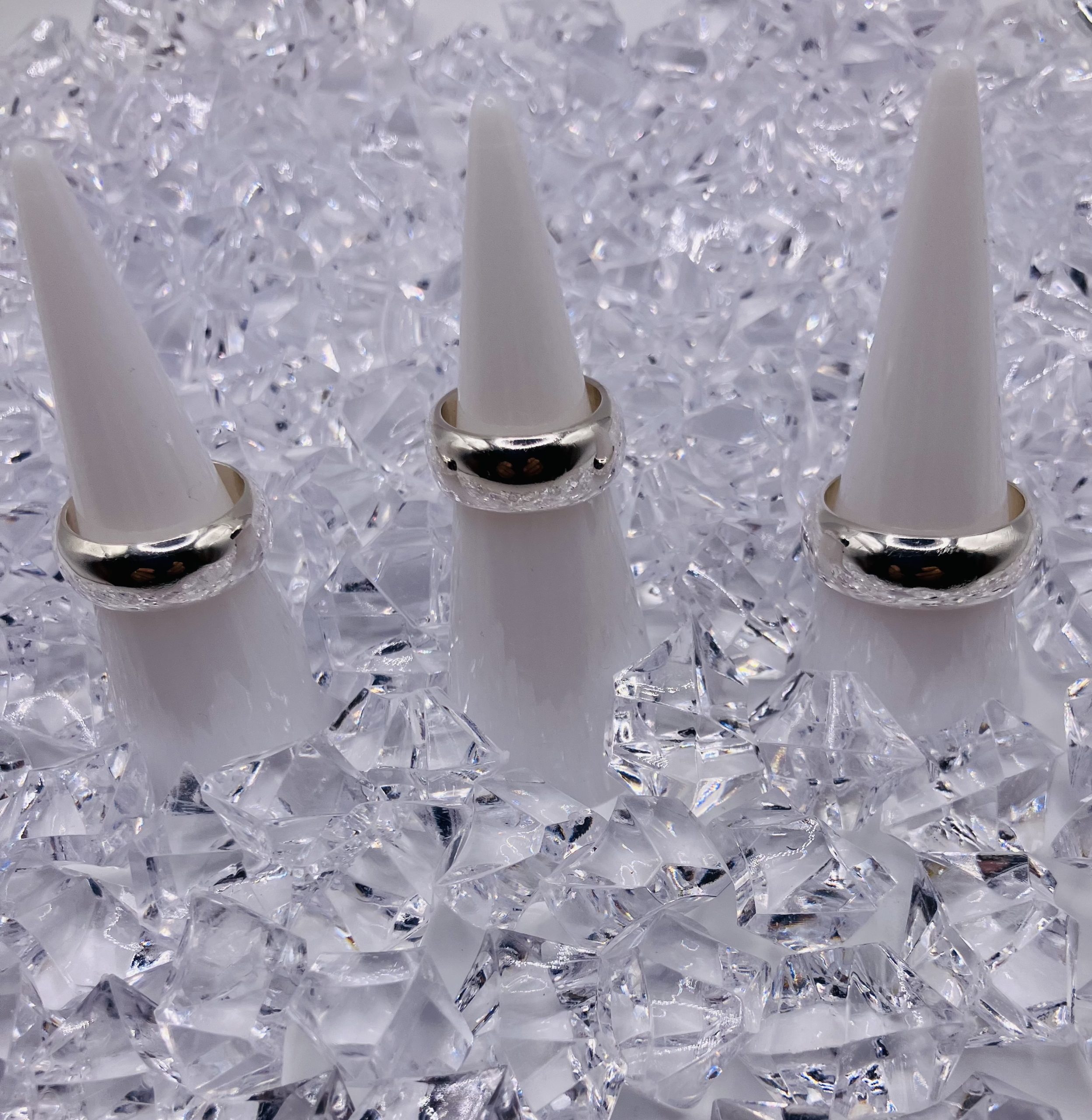 R288C – Wide Classic “D” Rings dimensions: 8 x 2.5mm sizes: J to Z+6 ave weight: 10.5gms price: £56 – £76