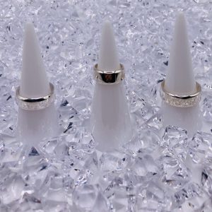 R285B - Wide Classic Flat Rings<br>sizes: J to Z+6<br>dimensions: 6 x 2mm<br>ave weight: 3.5gms<br>rrp: £44 - £64