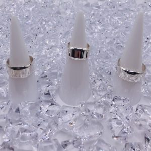 R285C - Wide Classic Flat Rings<br>sizes: J to Z+6<br>dimensions: 8 x 2.5mm<br>ave weight: 10.5gms<br>rrp: £56 - £76