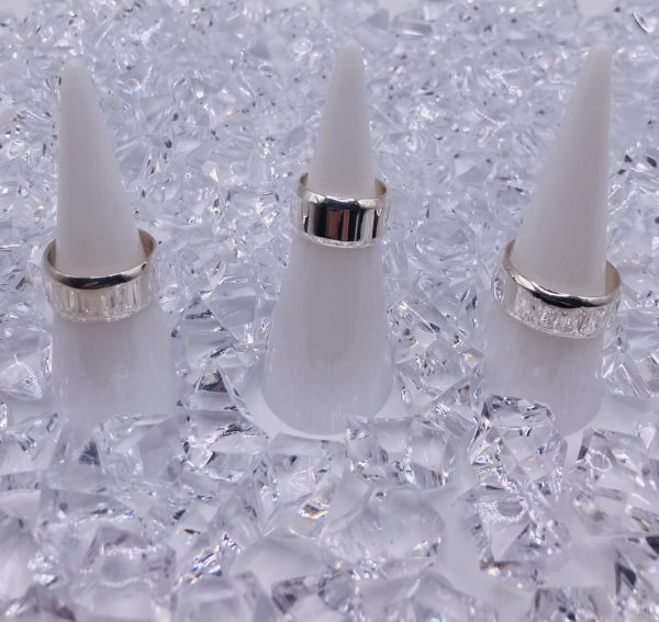 R285C - Wide Classic Flat Rings<br>sizes: J to Z+6<br>dimensions: 8 x 2.5mm<br>ave weight: 10.5gms<br>rrp: £56 - £76