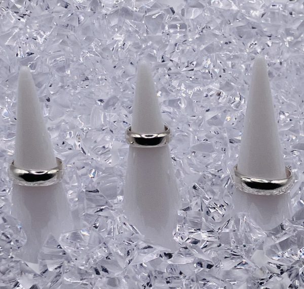 R288B - Medium Classic "D"  Rings<br>sizes: E to Z+6<br>dimensions: 6 x 2mm<br>ave weight: 3.5gms<br>rrp: £44 - £64
