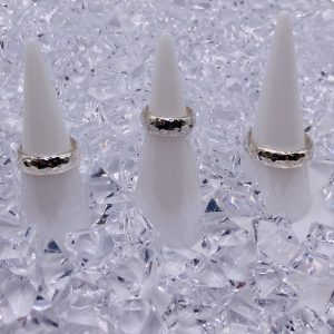R698B - Medium Beaten "D" Rings<br>sizes: J to Z+6<br>dimensions: 6 x 2mm<br>ave weight: 3.5gms<br>rrp: £48 - £68