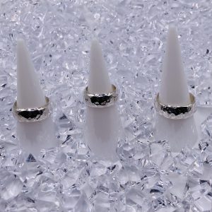 R698C - Wide Beaten "D" Rings<br>sizes: J to Z+6<br>dimensions: 8 x 2.5mm<br>ave weight: 10.5gms<br>rrp: £60 - £80